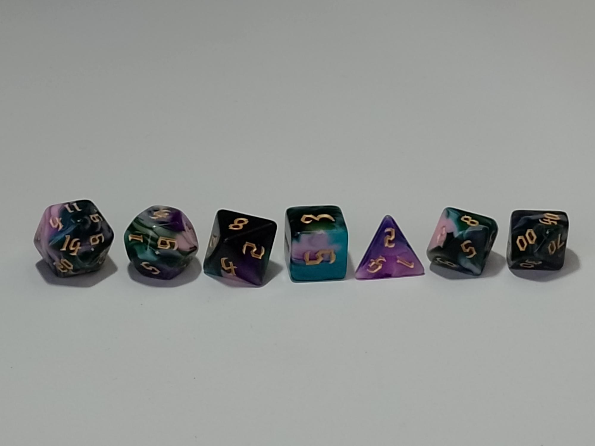 RPG Dice set (7) gemarmerd in roze/groen/paars